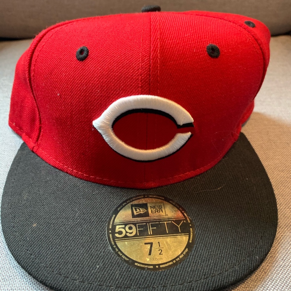 Cincinnati Reds Hat (fitted) - Picture 1 of 3